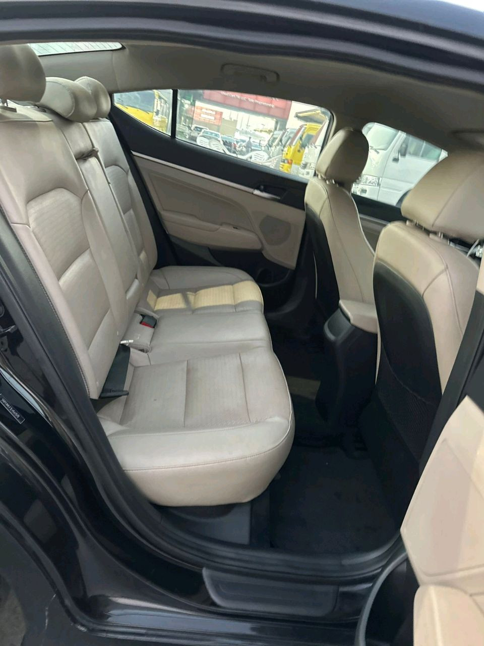 Hyundai Elantra - Image 9