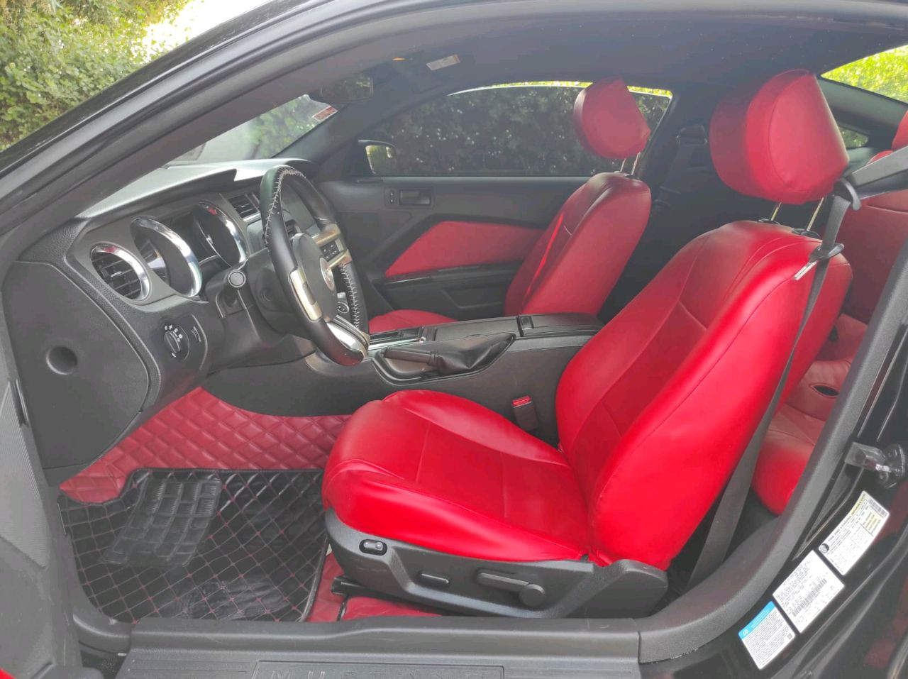 Ford Mustang - Image 11
