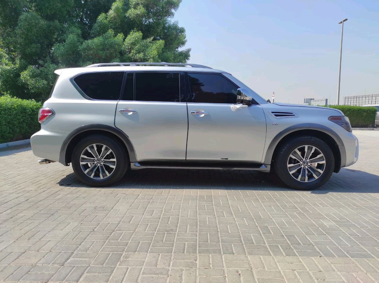 Nissan Armada - Image 9