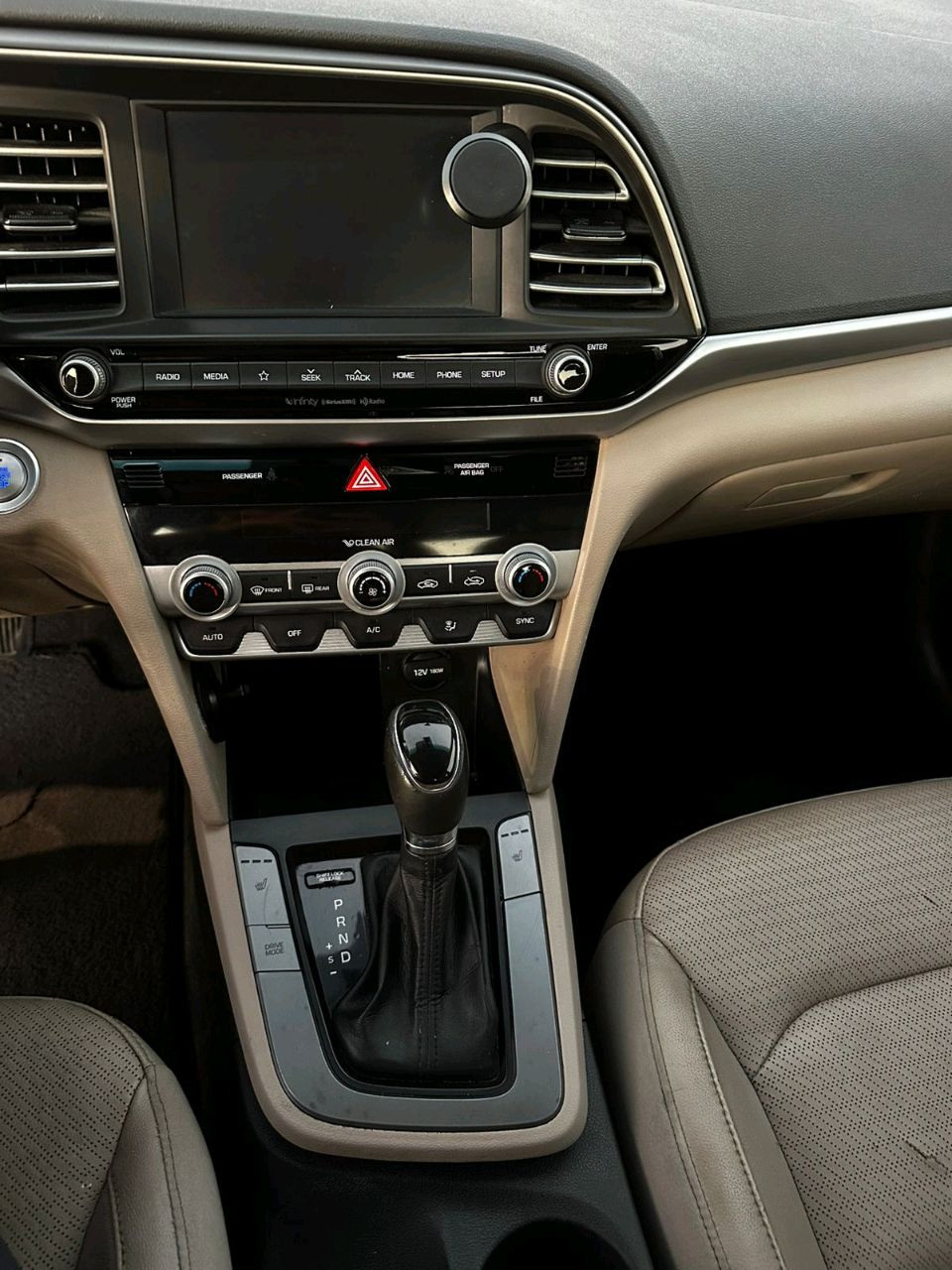 Hyundai Elantra - Image 11