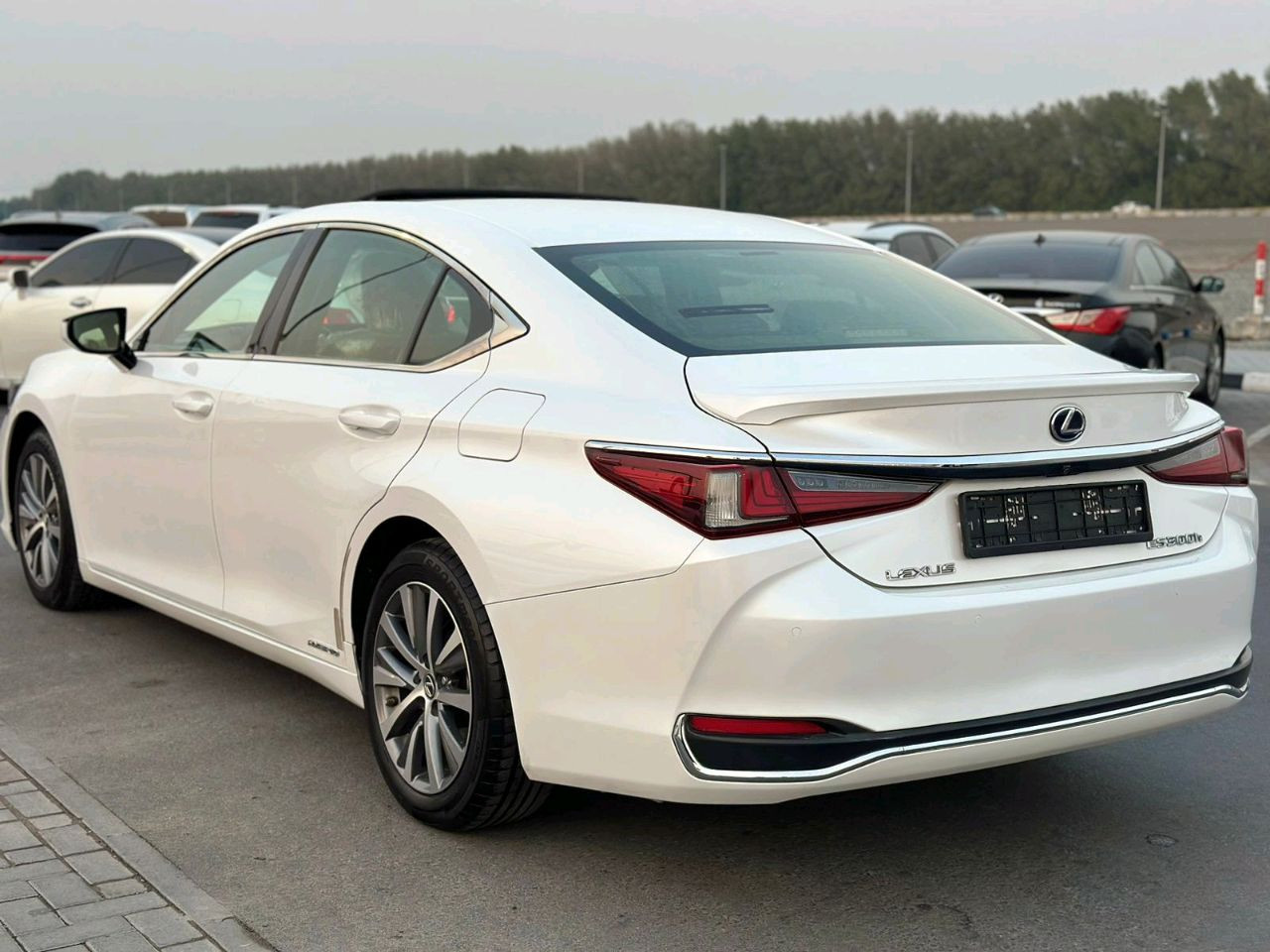 Lexus ES-Series - Image 10