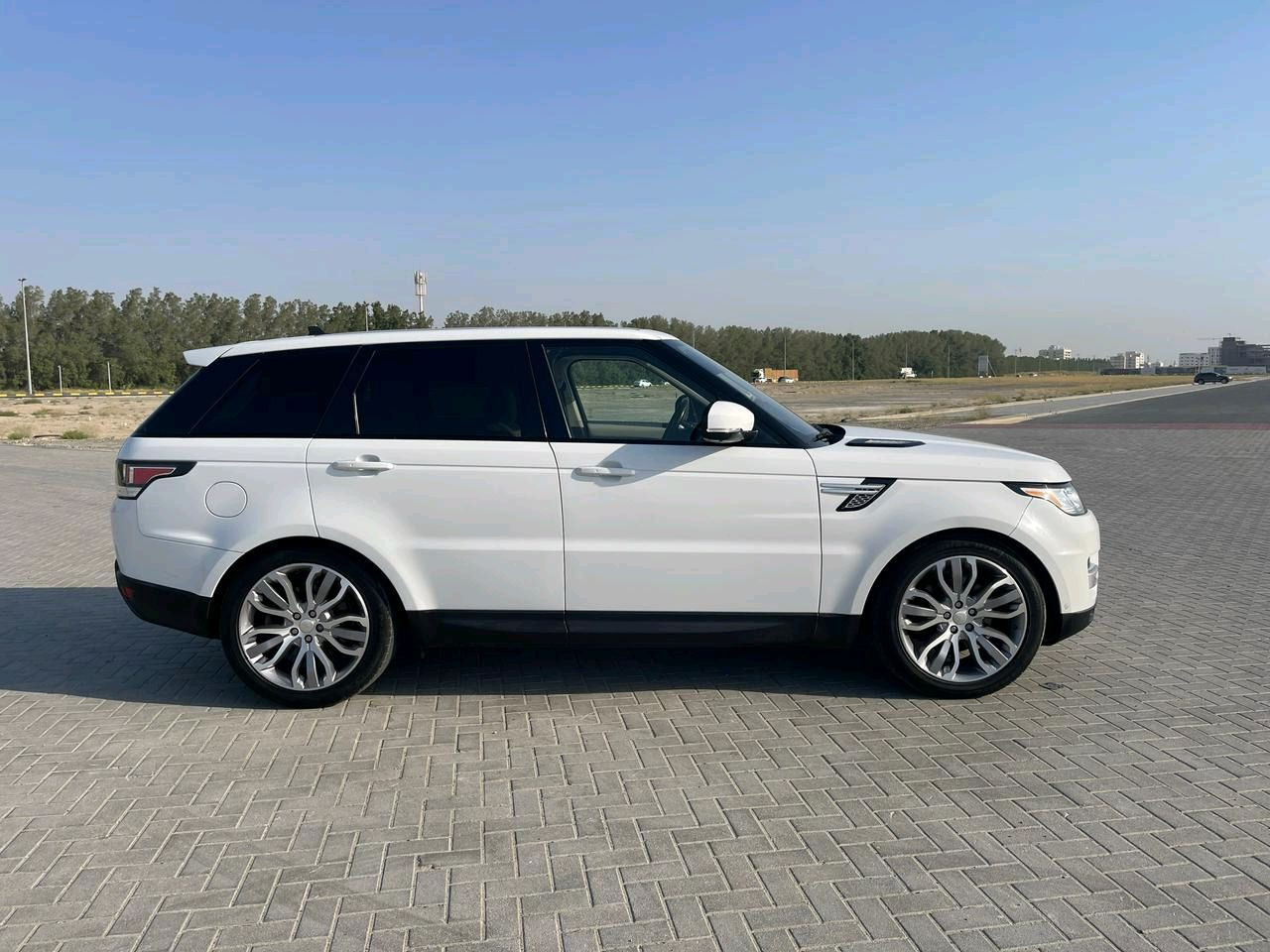 Range Rover Sport - Image 9