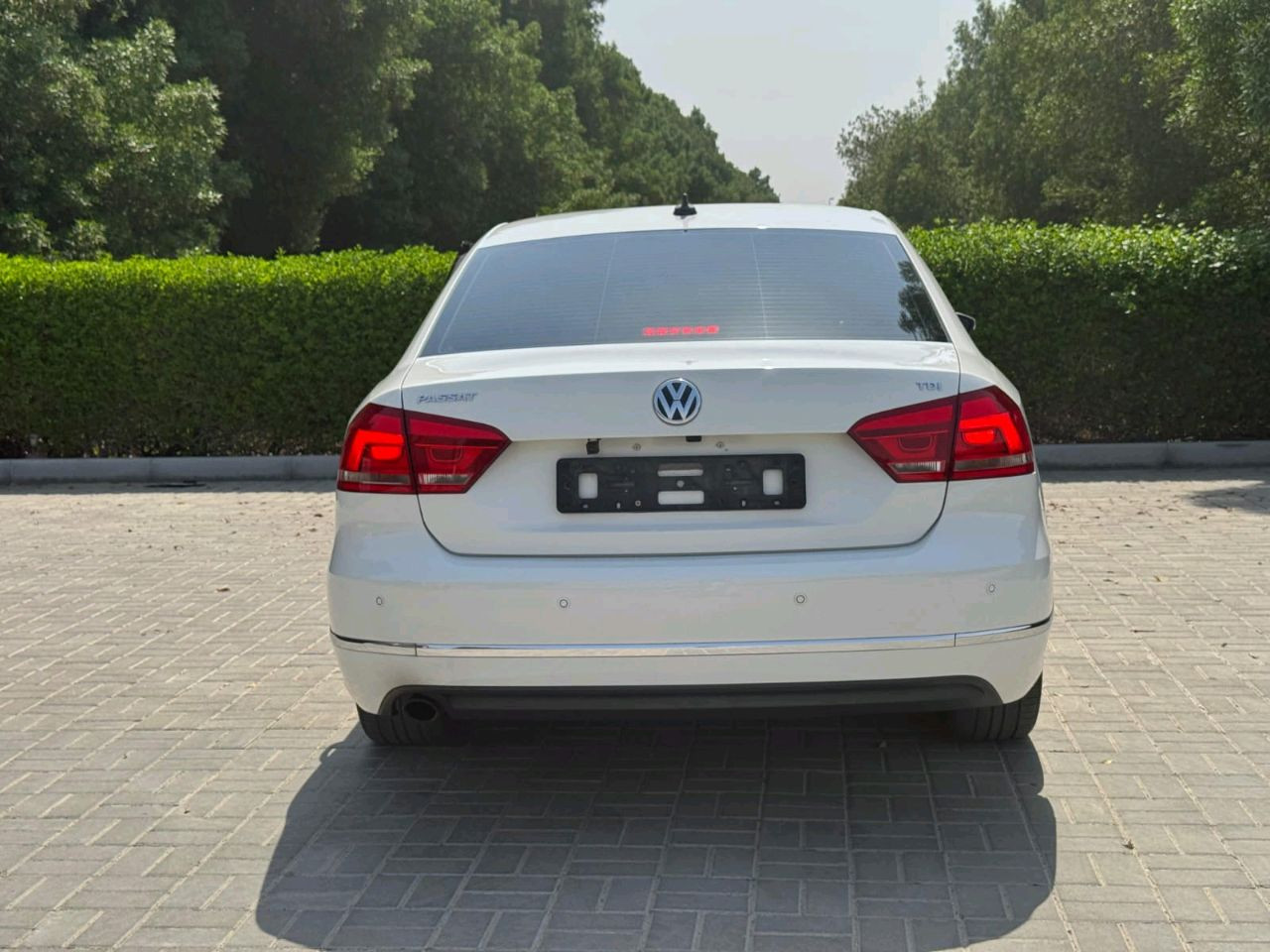 Volkswagen Passat - Image 10