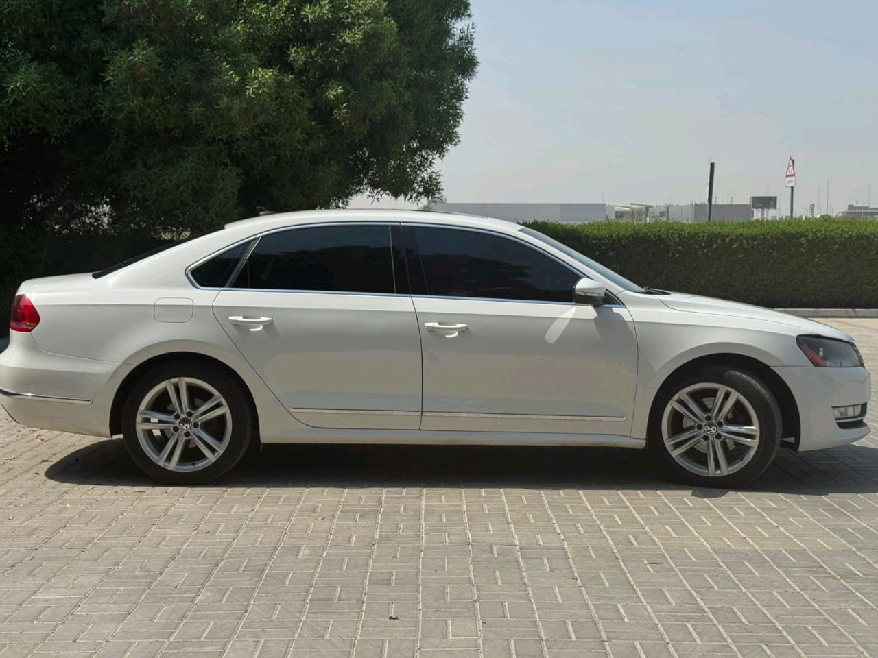 Volkswagen Passat - Image 11