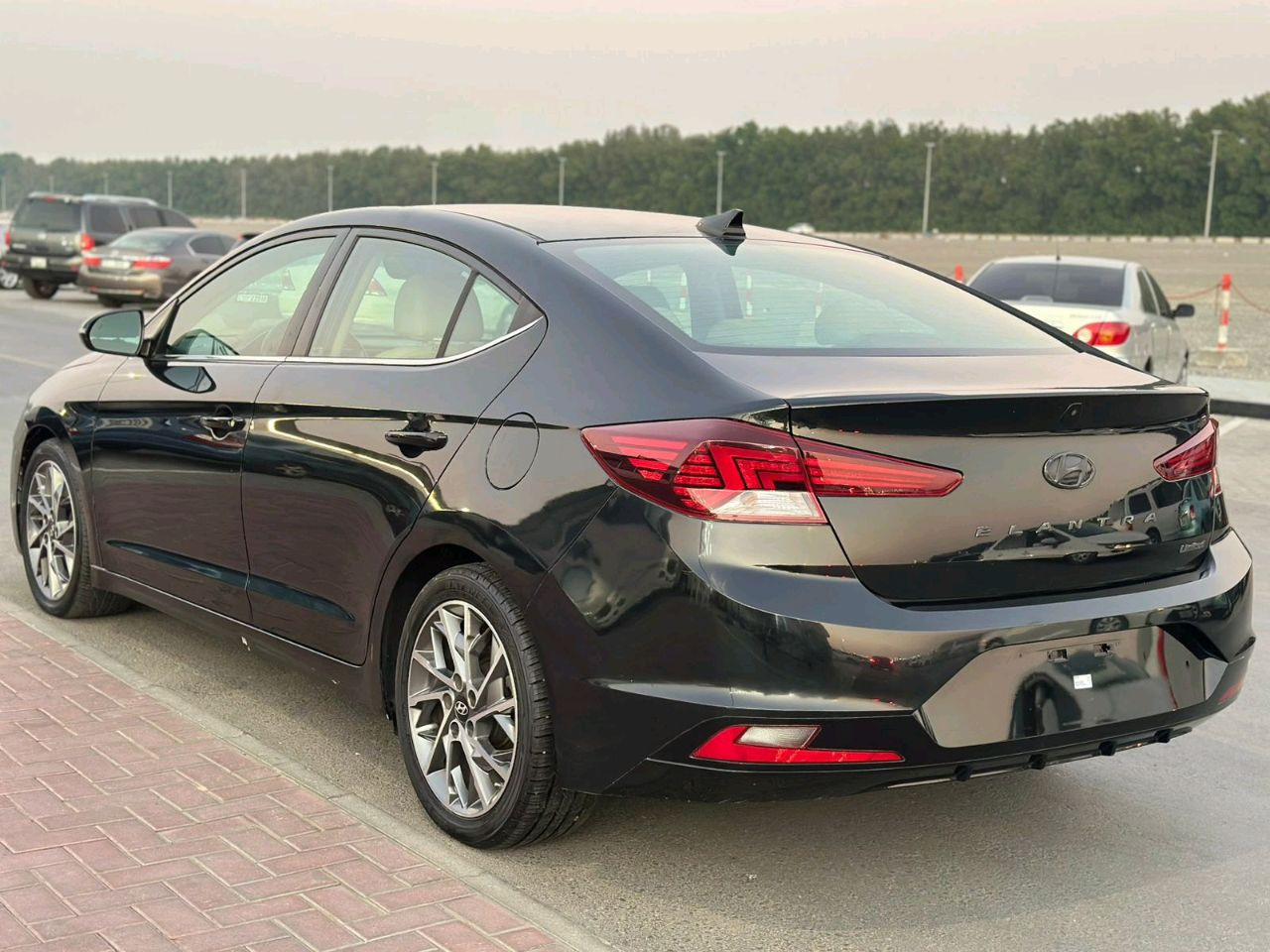 Hyundai Elantra - Image 4