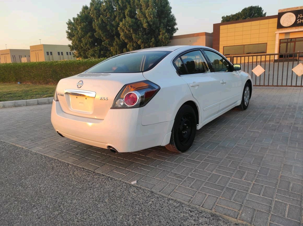Nissan Altima - Image 6