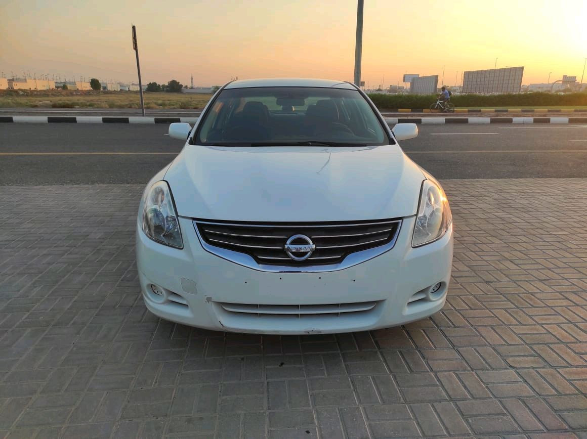 Nissan Altima - Image 10