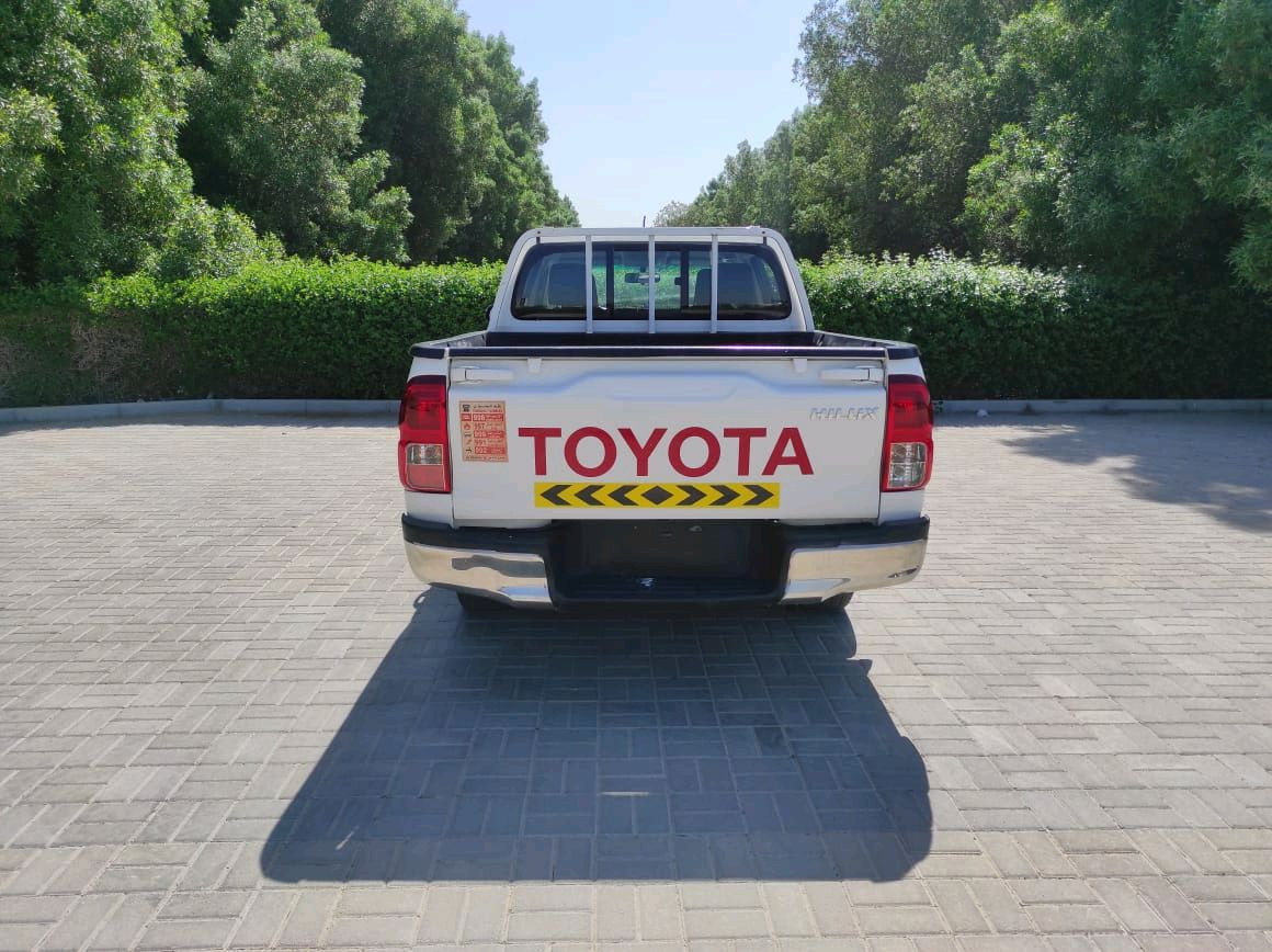 Toyota Hilux - Image 11