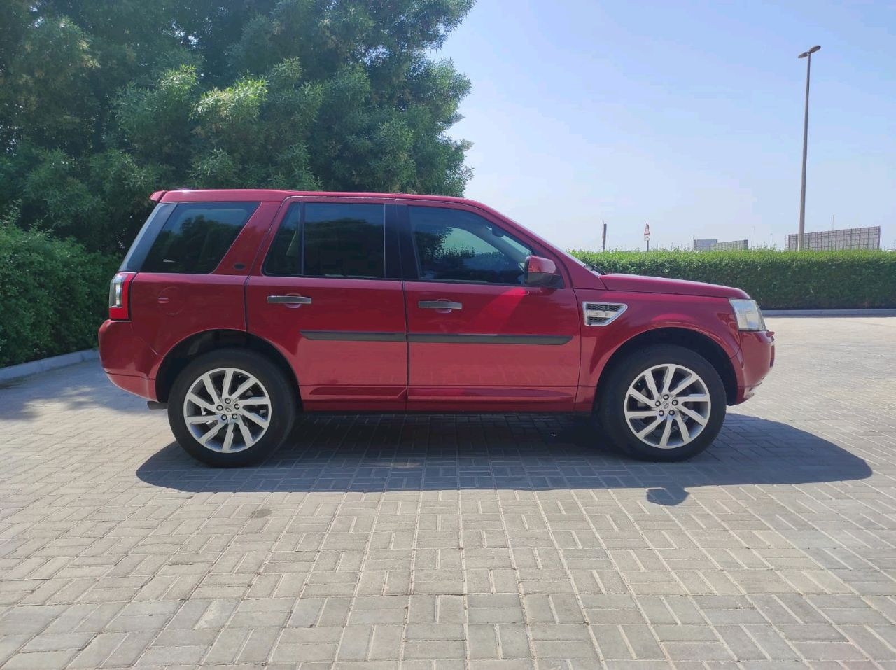 Land Rover LR2 - Image 3