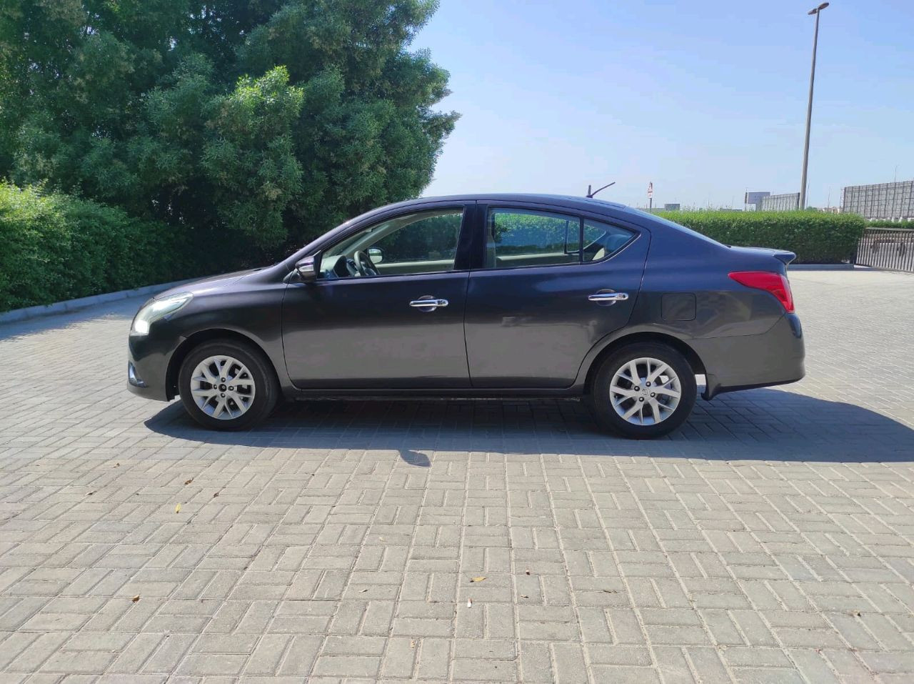 Nissan Sunny - Image 17