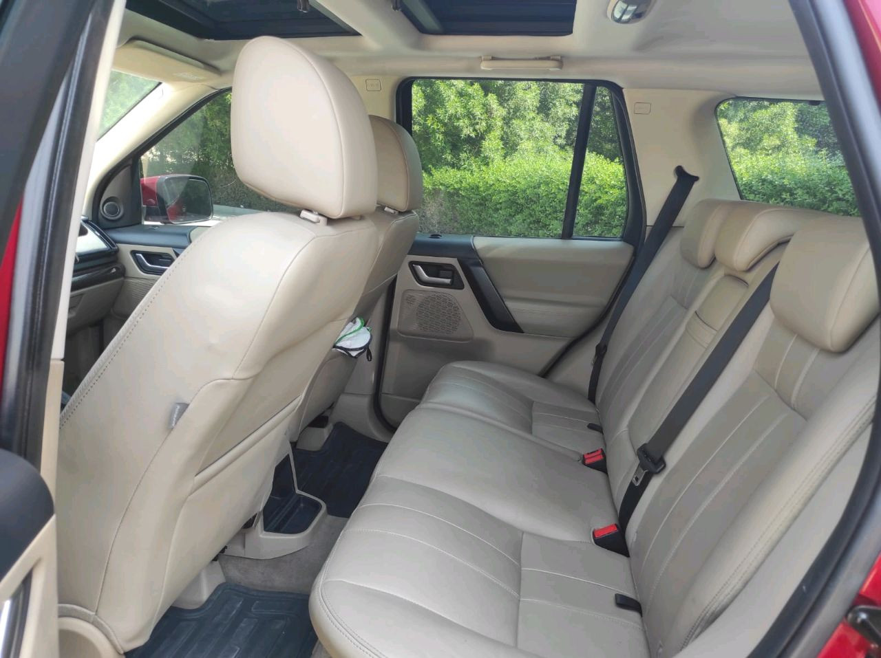 Land Rover LR2 - Image 12