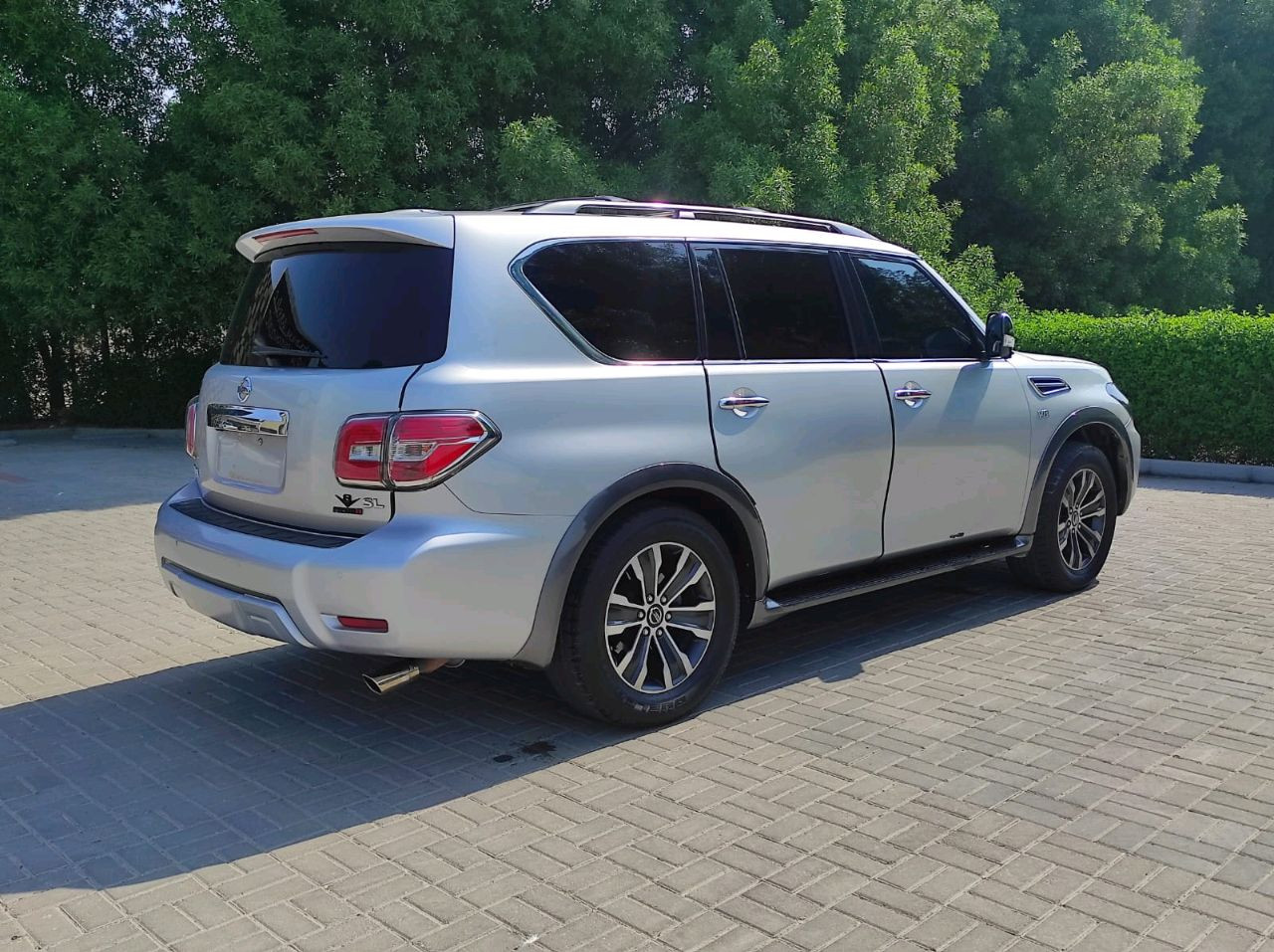 Nissan Armada - Image 8