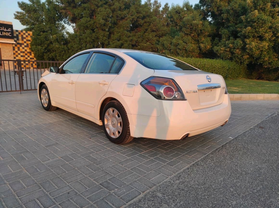 Nissan Altima - Image 8