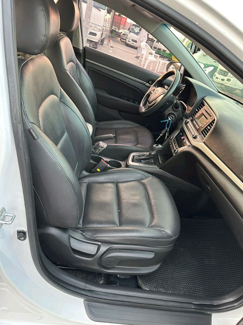 Hyundai Elantra - Image 6