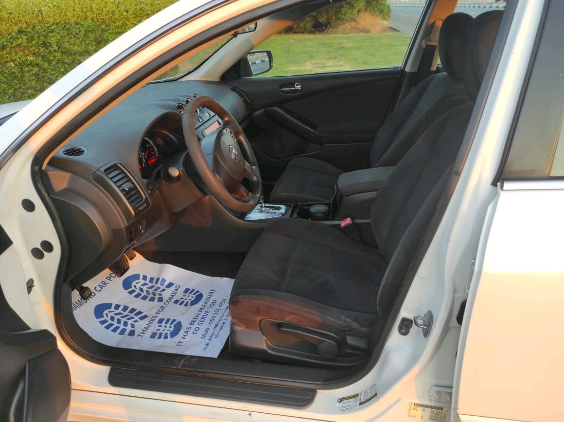Nissan Altima - Image 12