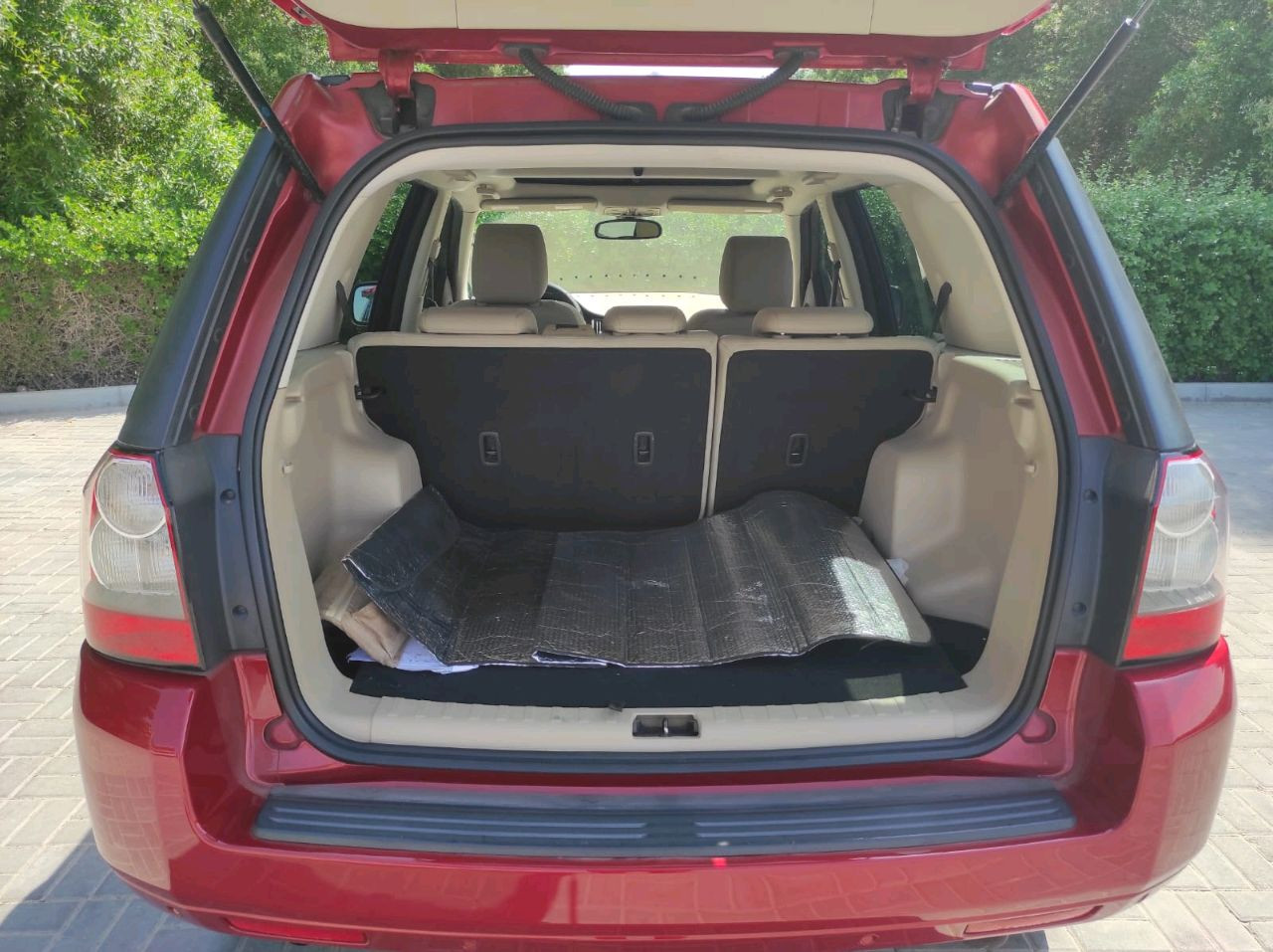 Land Rover LR2 - Image 11