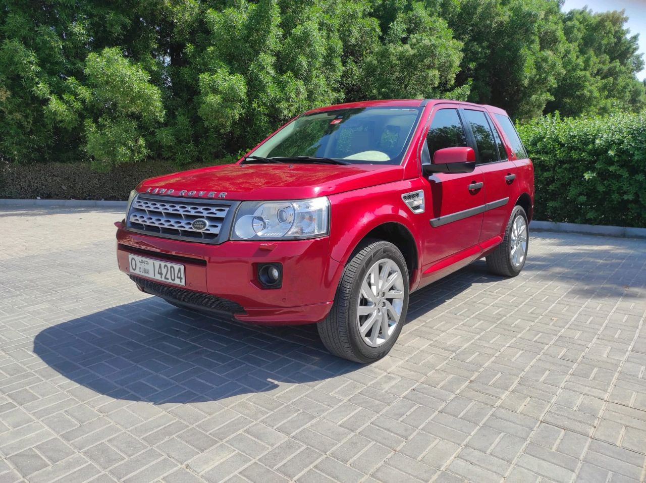 Land Rover LR2 - Image 8