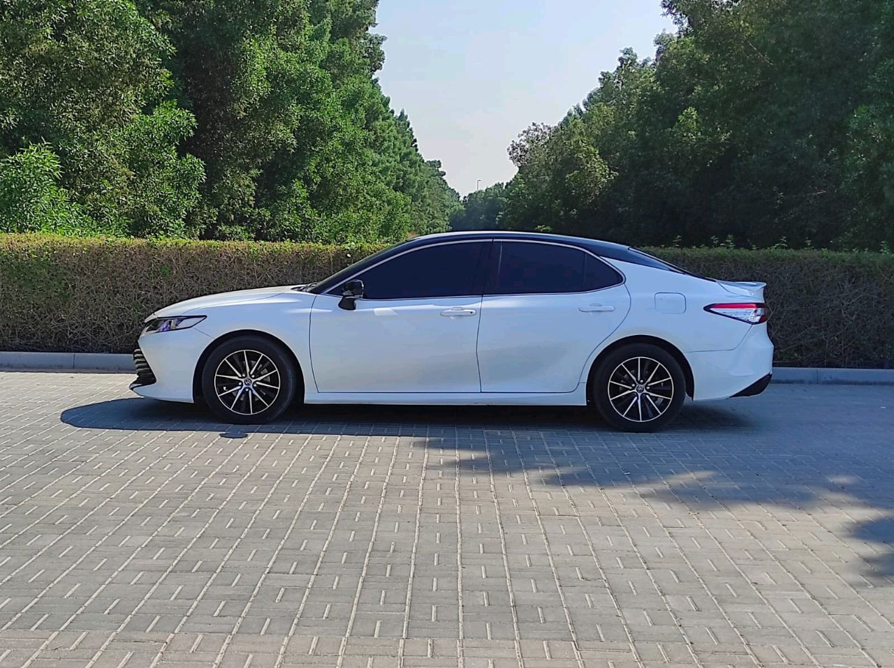 Toyota Camry - Image 11