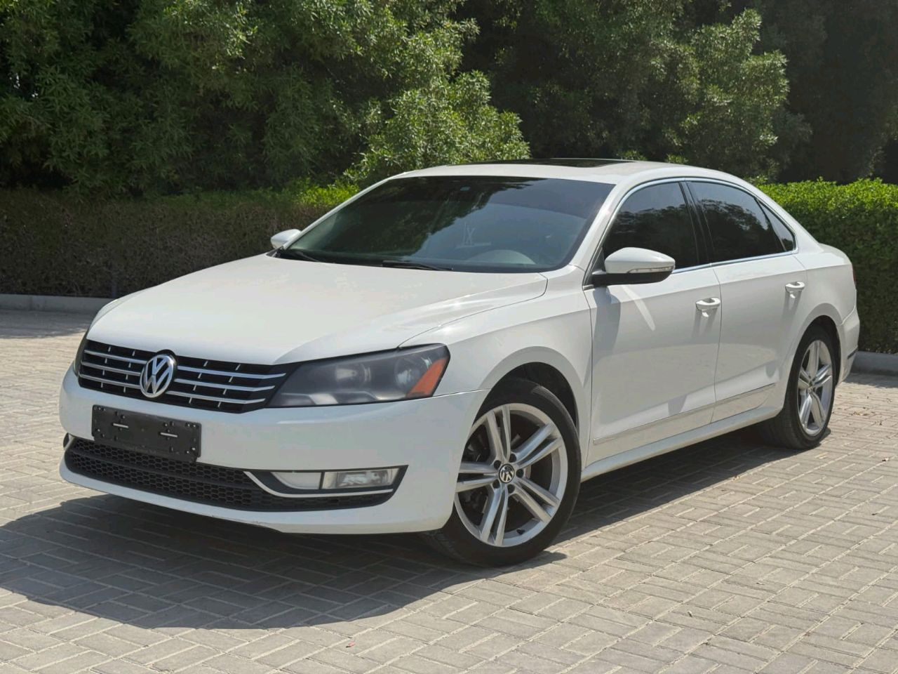 Volkswagen Passat - Image 9
