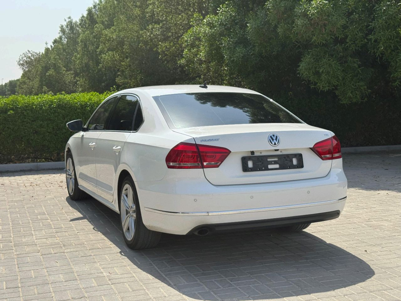 Volkswagen Passat - Image 8