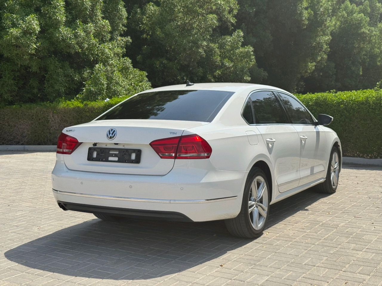 Volkswagen Passat - Image 6