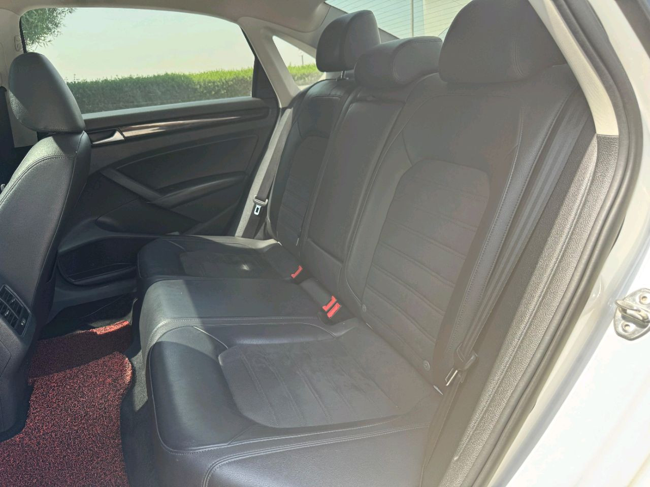 Volkswagen Passat - Image 12