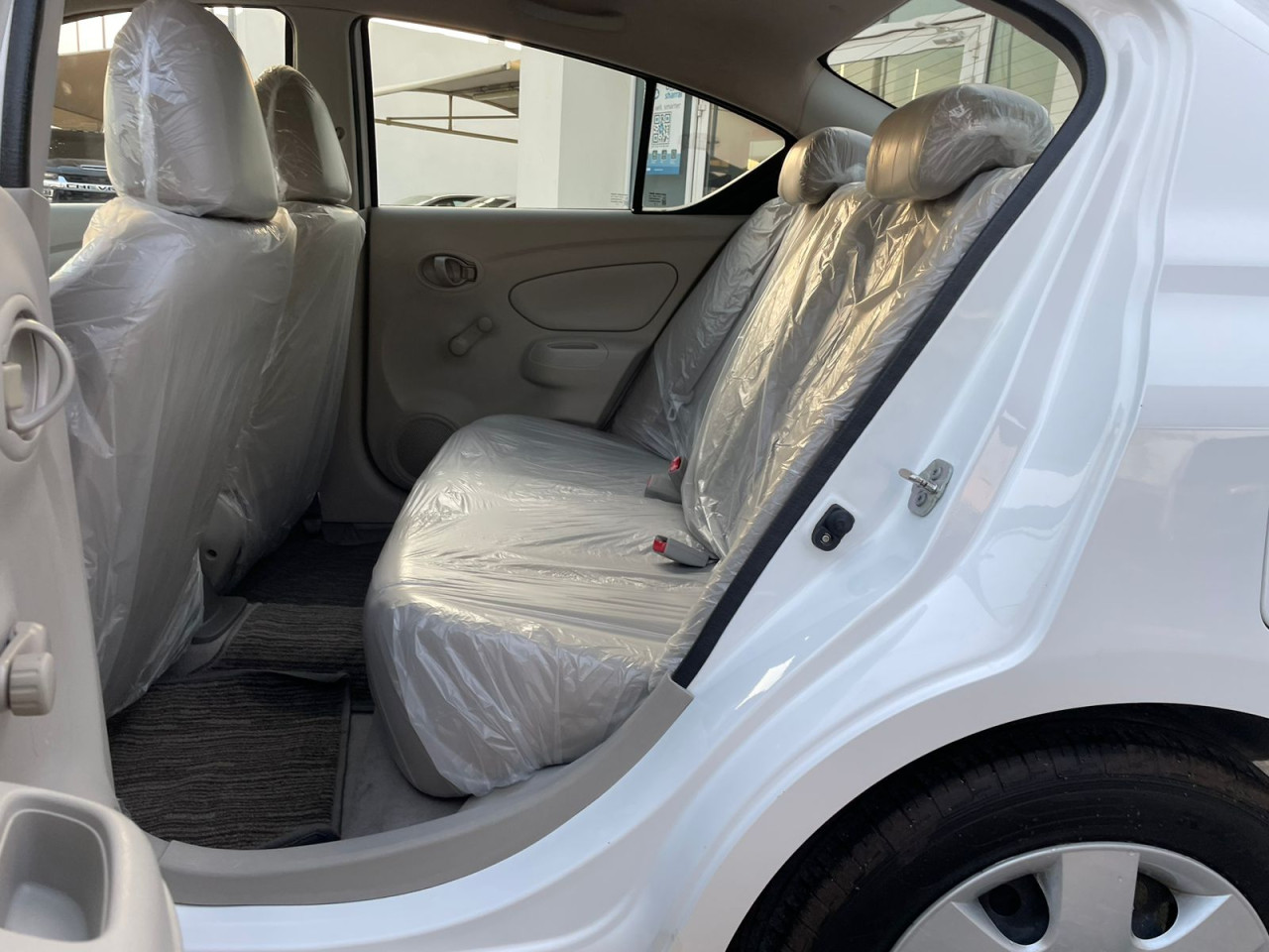 Nissan Sunny - Image 12