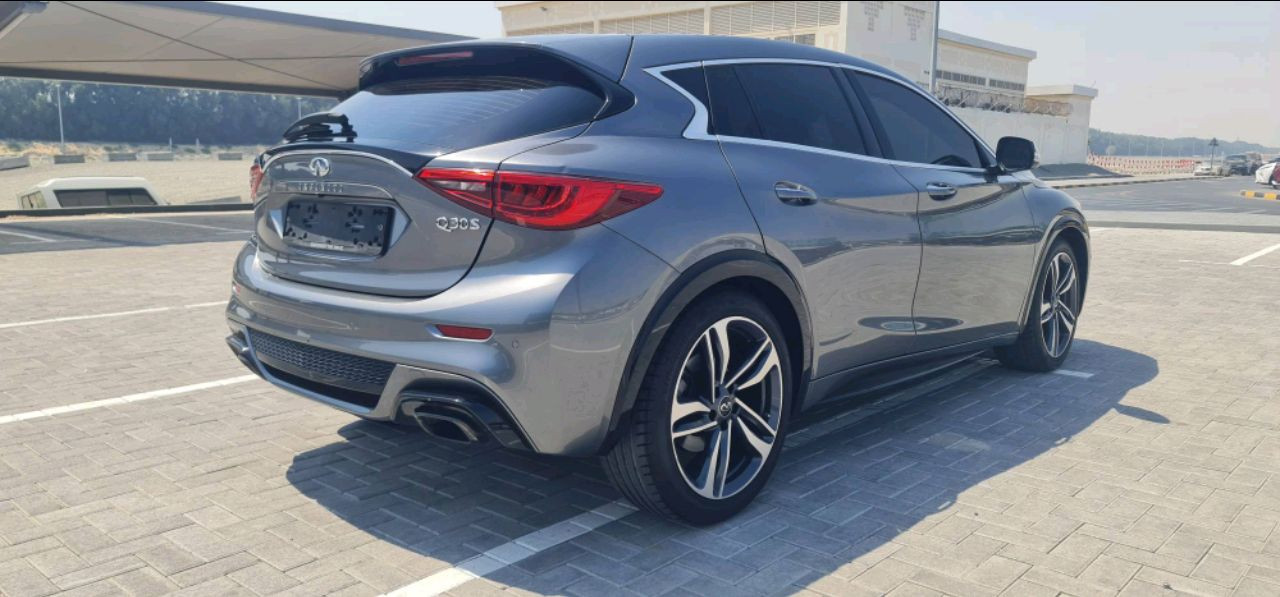 Infiniti Q30 - Image 4