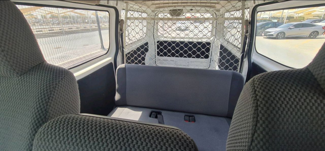 Nissan Urvan - Image 11