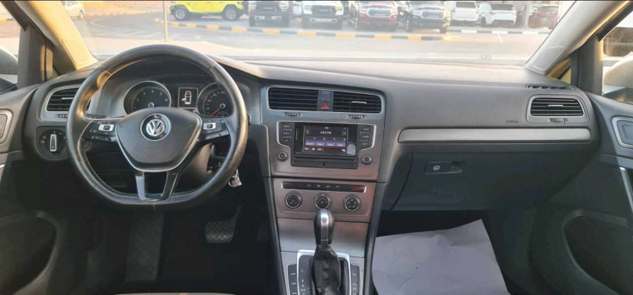 Volkswagen Golf - Image 9