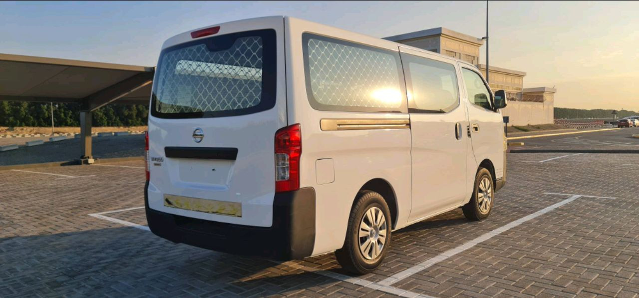 Nissan Urvan - Image 8