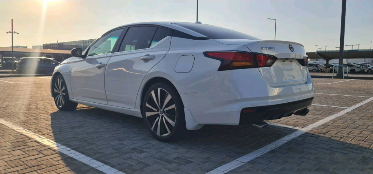 Nissan Altima - Image 6