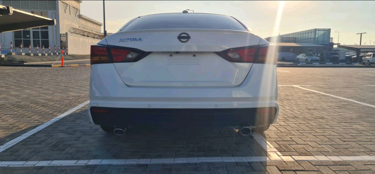 Nissan Altima - Image 5