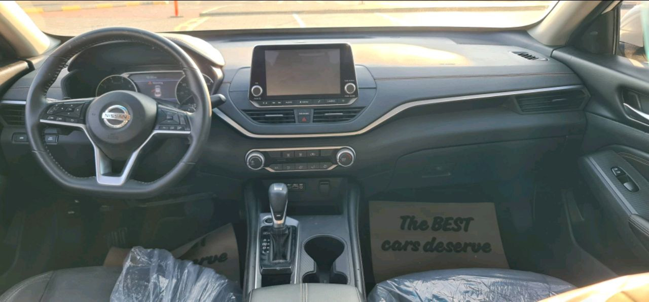 Nissan Altima - Image 8