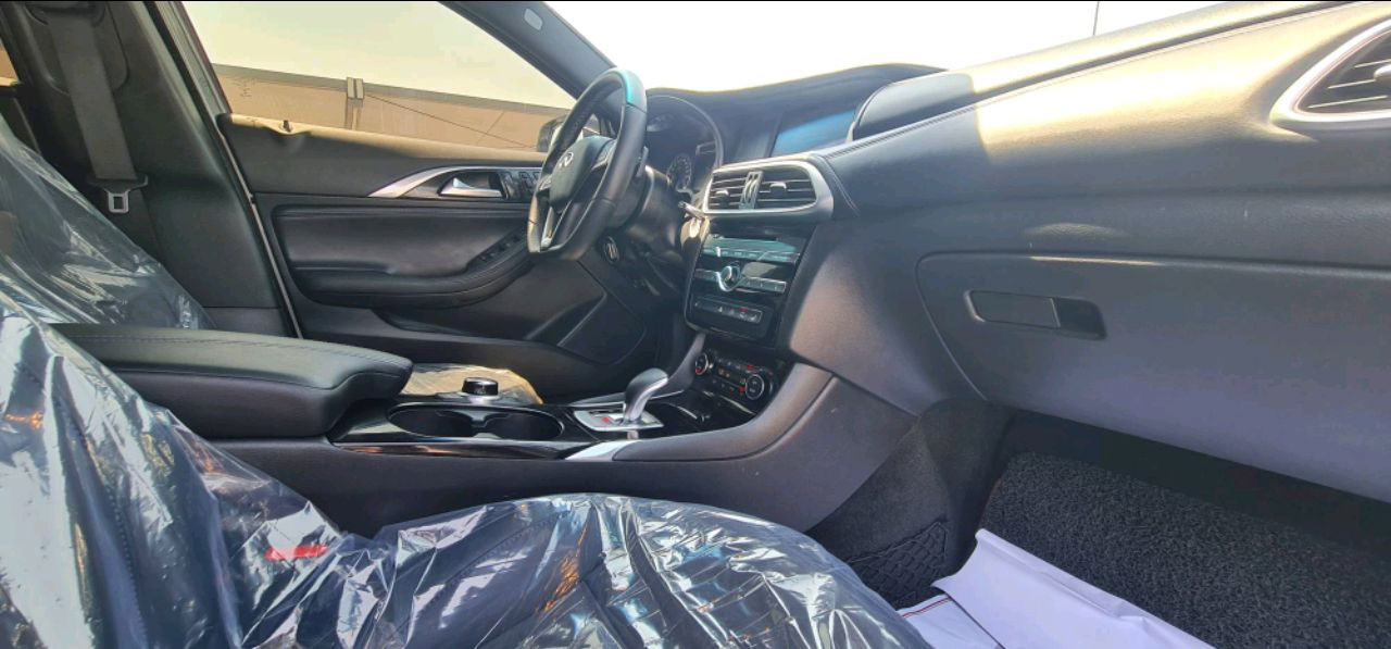 Infiniti Q30 - Image 5