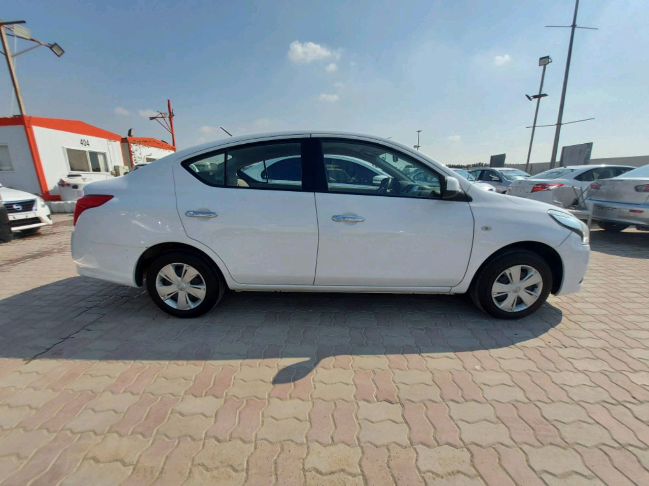 Nissan Sunny - Image 4
