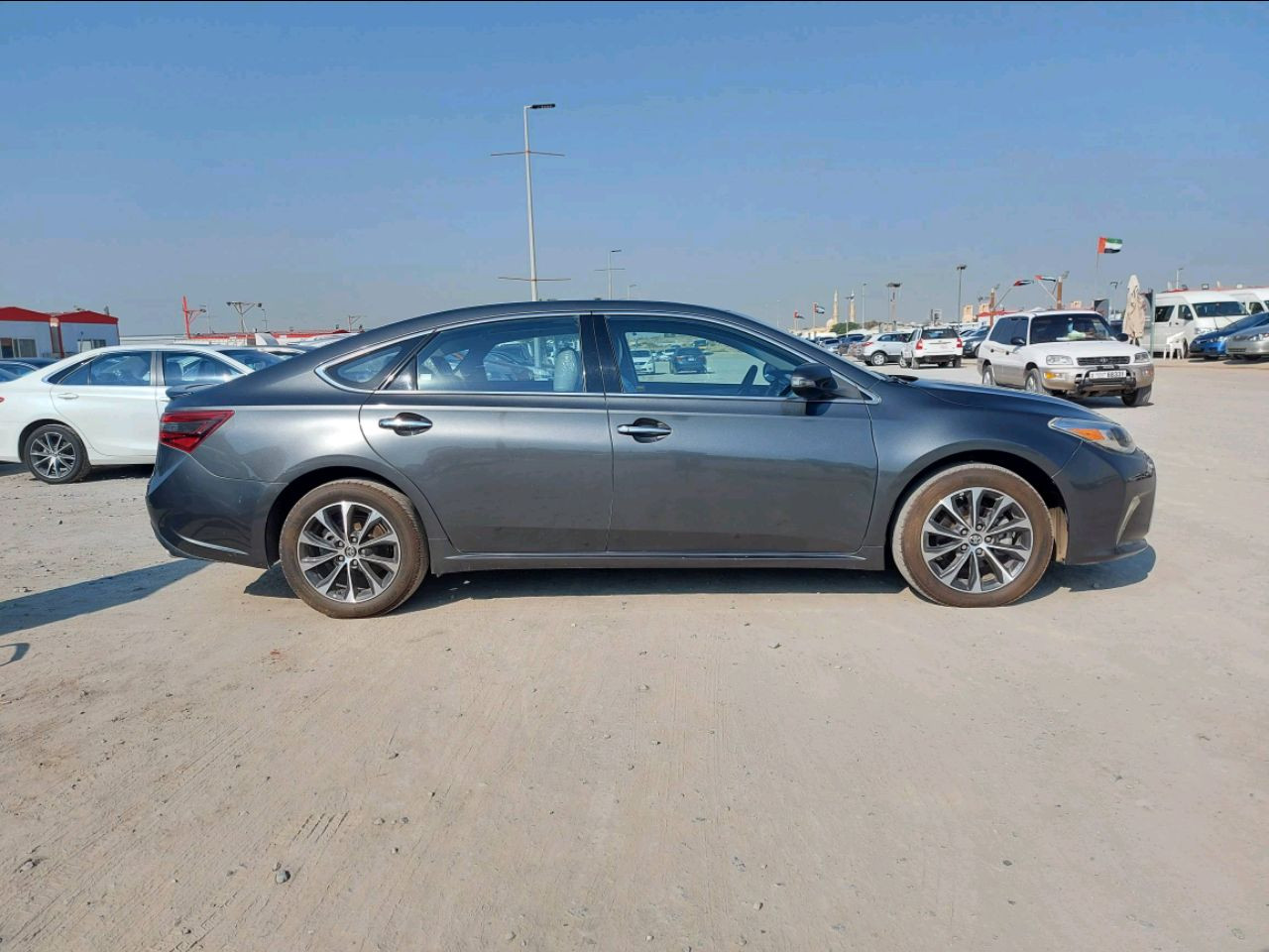 Toyota Avalon - Image 5