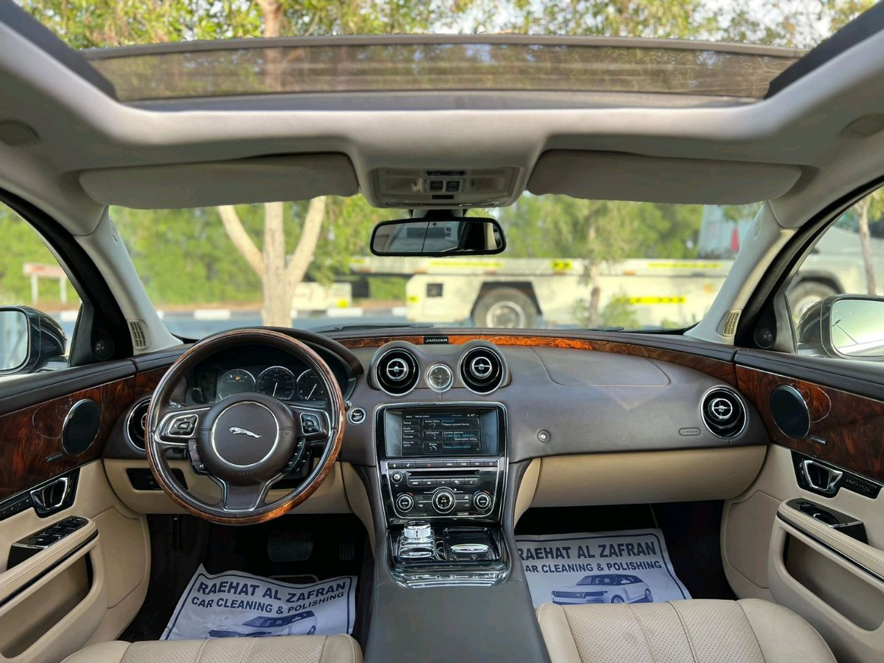 Jaguar XJ-Series - Image 4