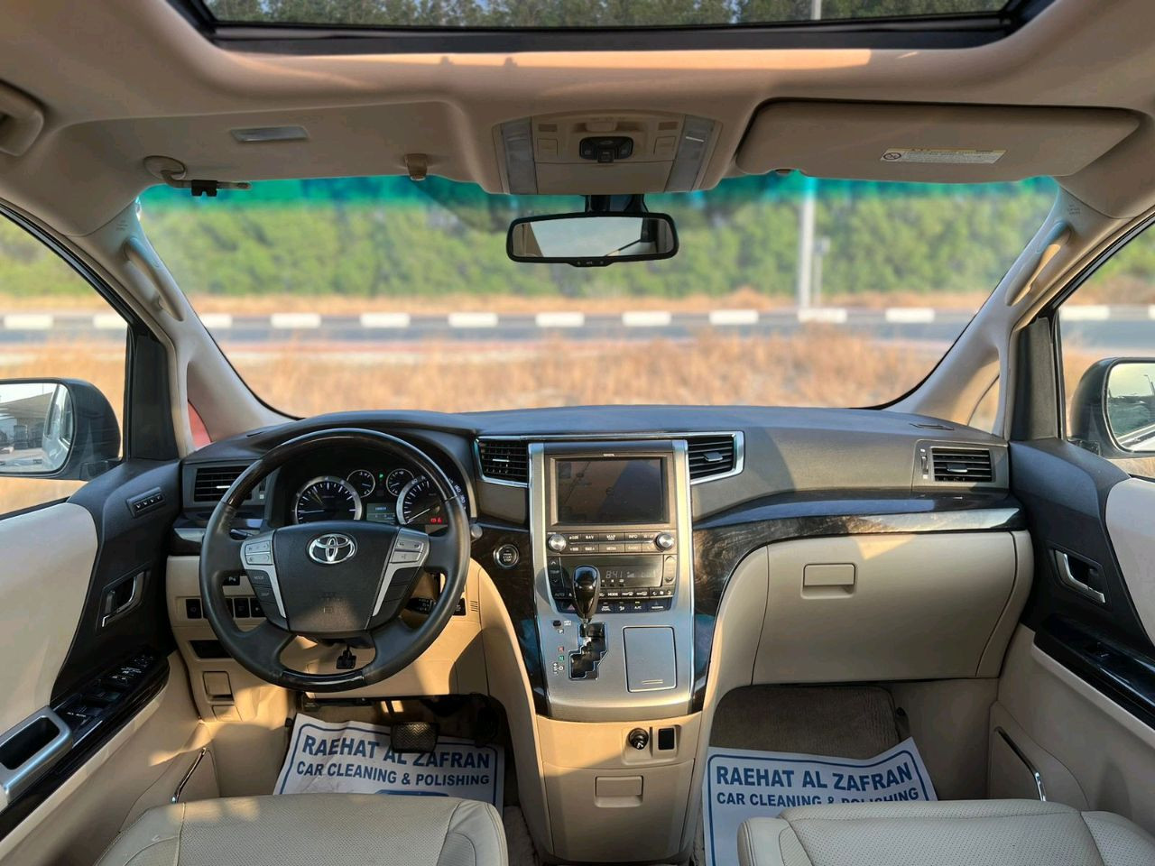Toyota ALPHARD - Image 10