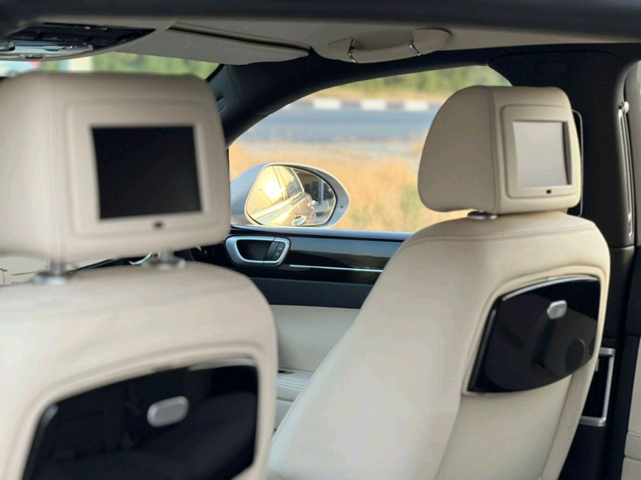 Bentley Continental Flying Spur - Image 5