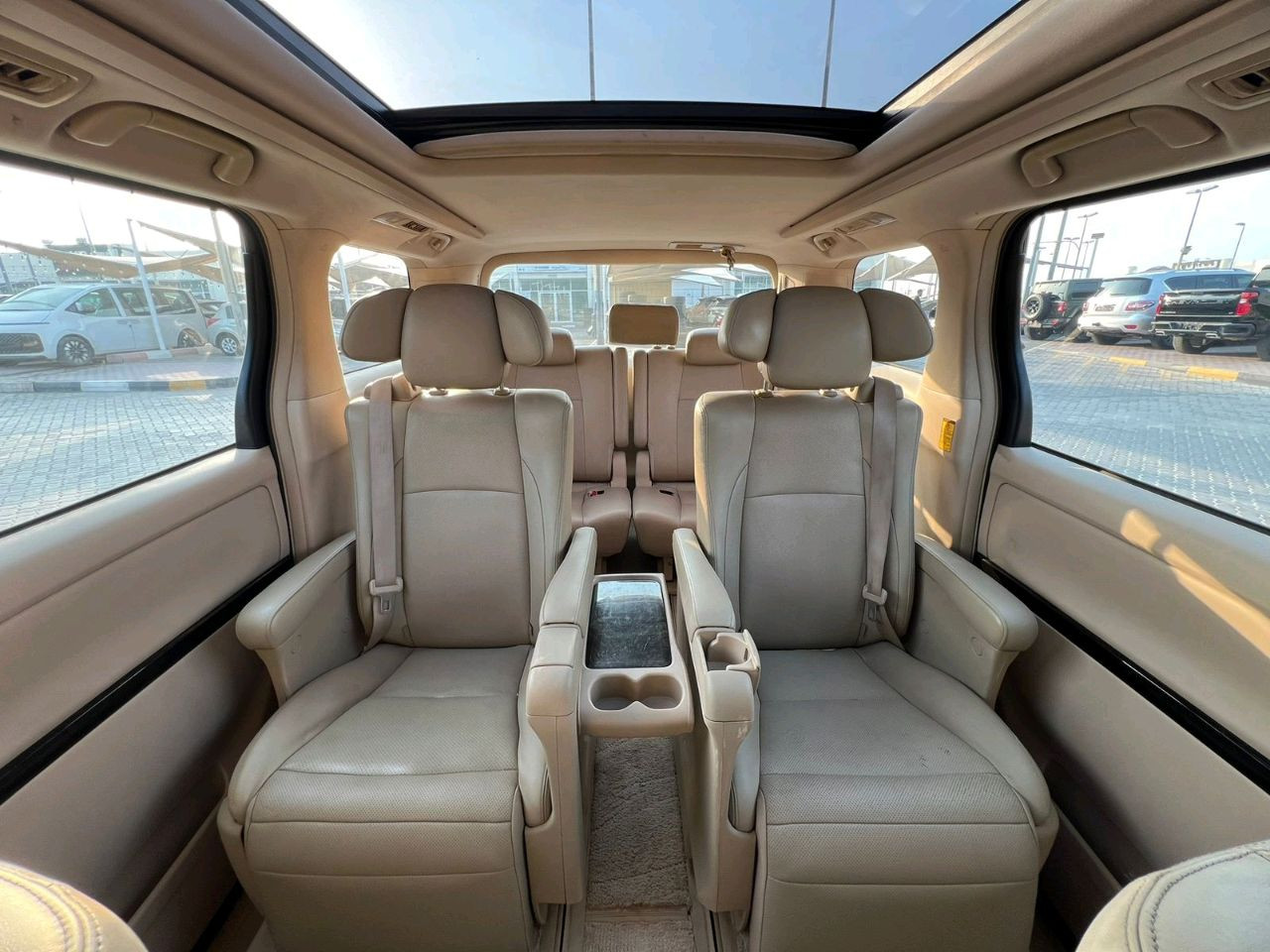 Toyota ALPHARD - Image 4