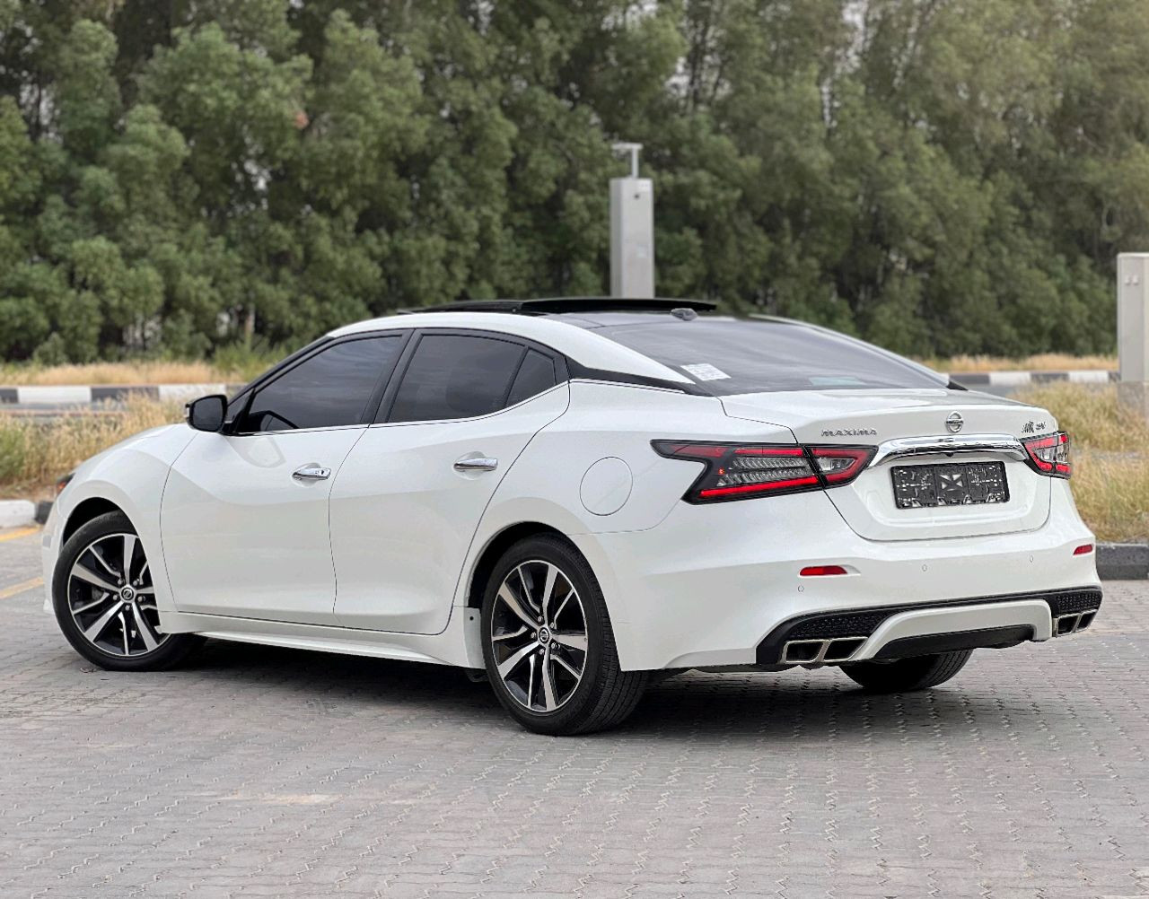 Nissan Maxima - Image 12