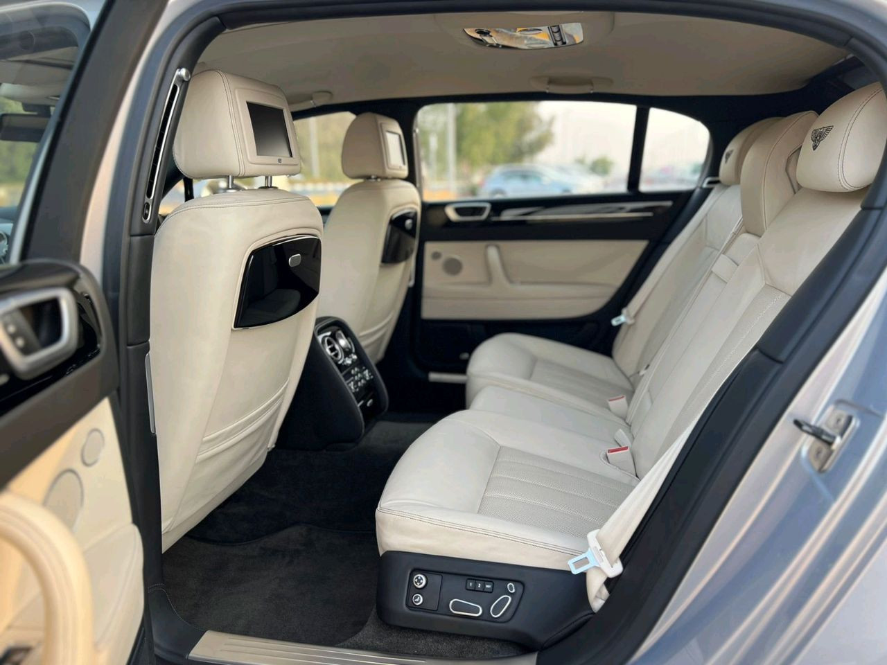 Bentley Continental Flying Spur - Image 8
