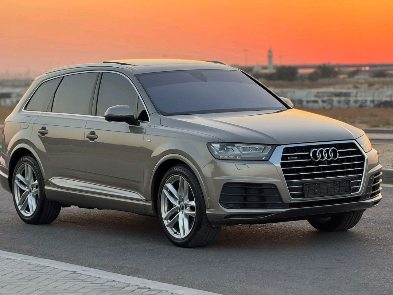 Audi Q7 - Image 12