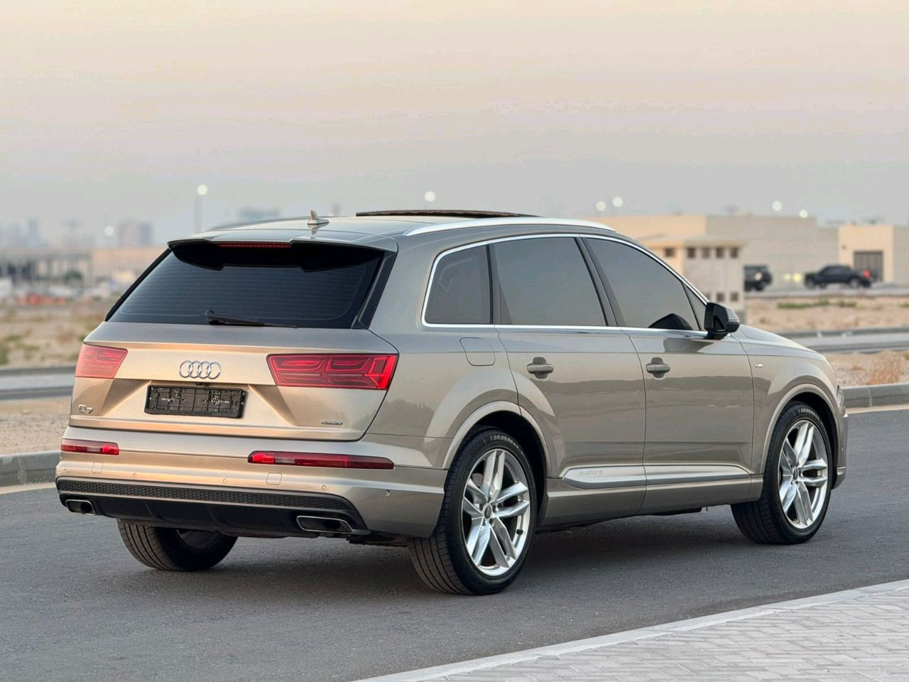 Audi Q7 - Image 11