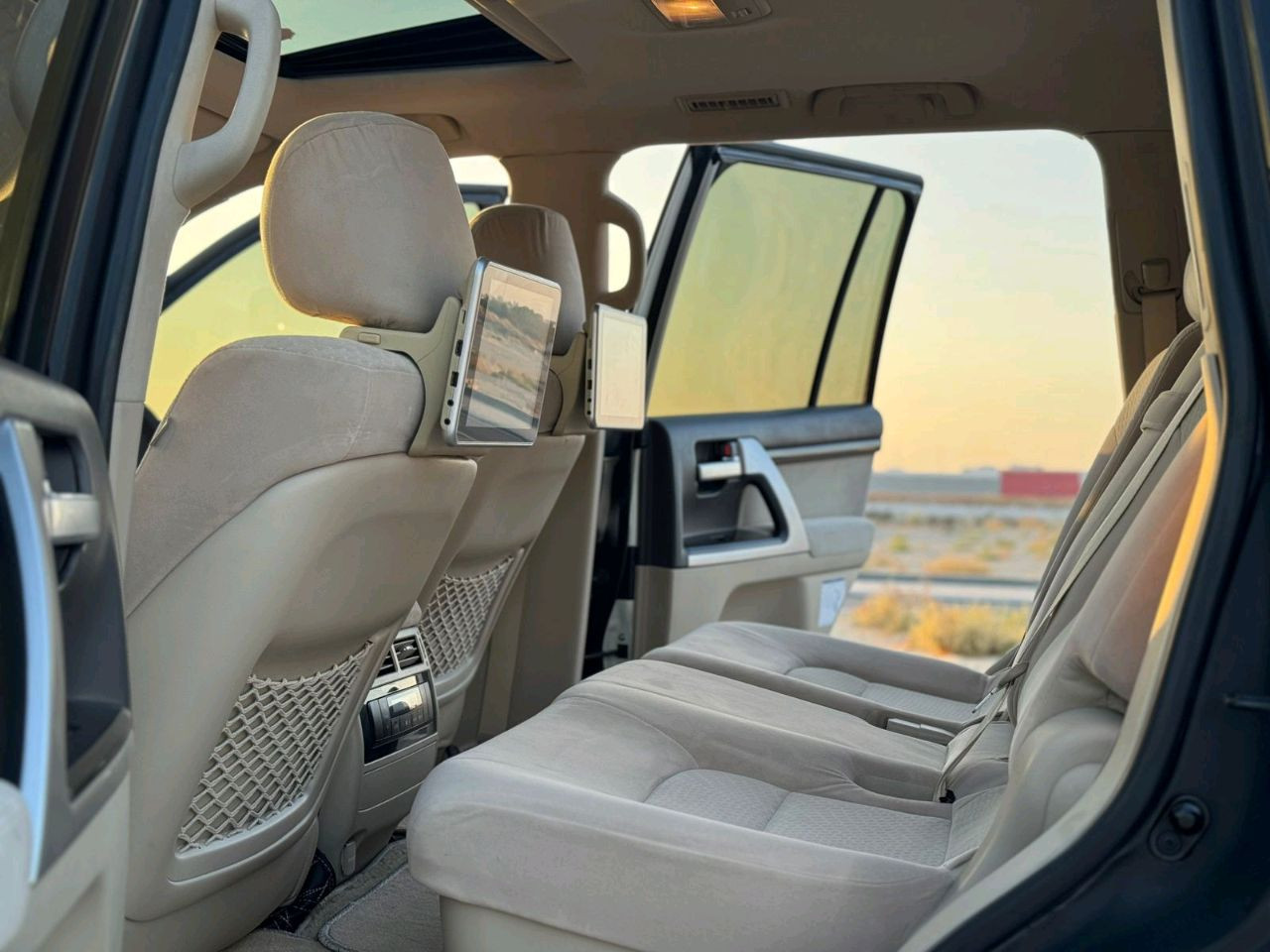 Toyota Land Cruiser - Image 6