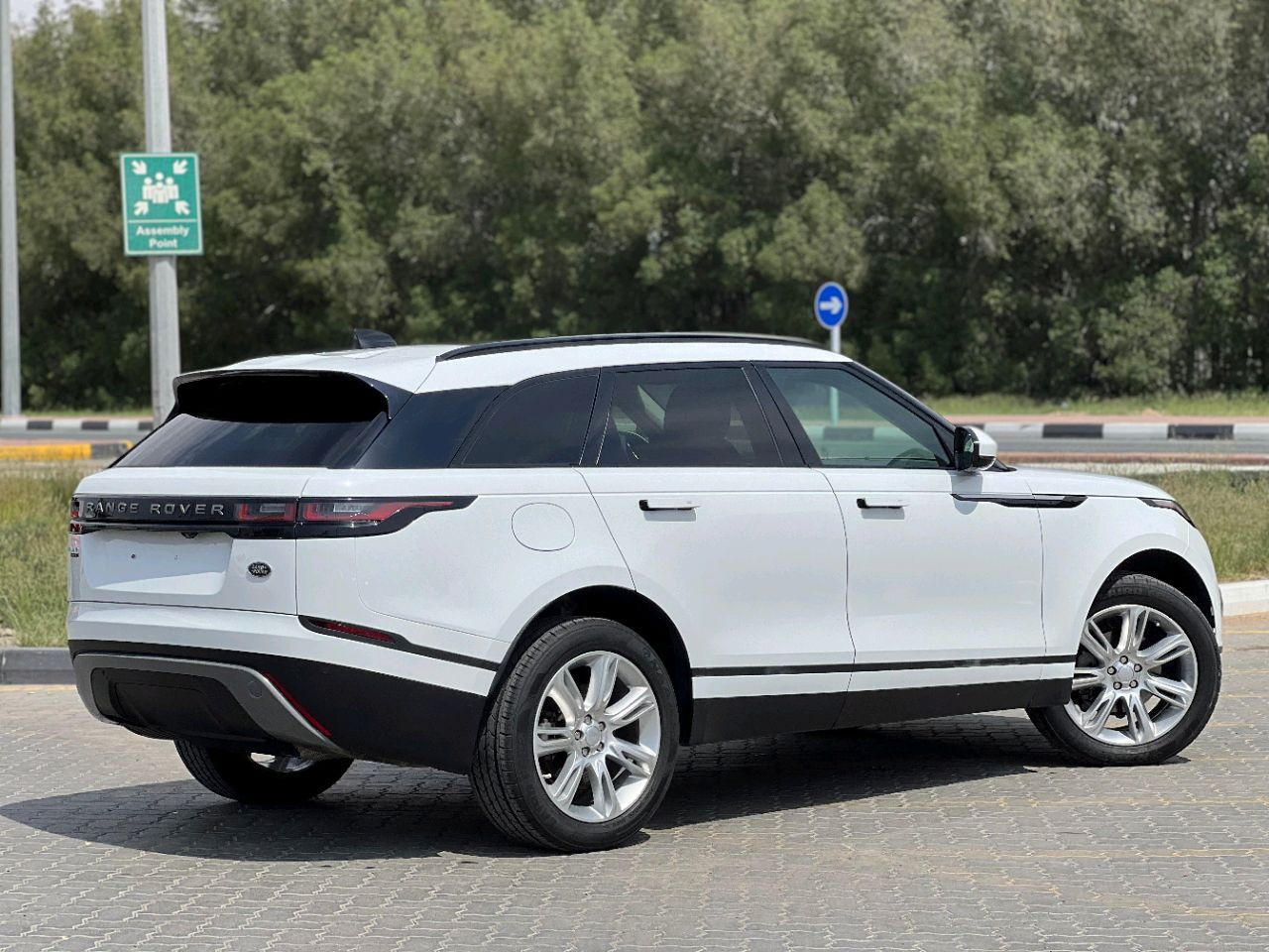 Range Rover VELAR - Image 12