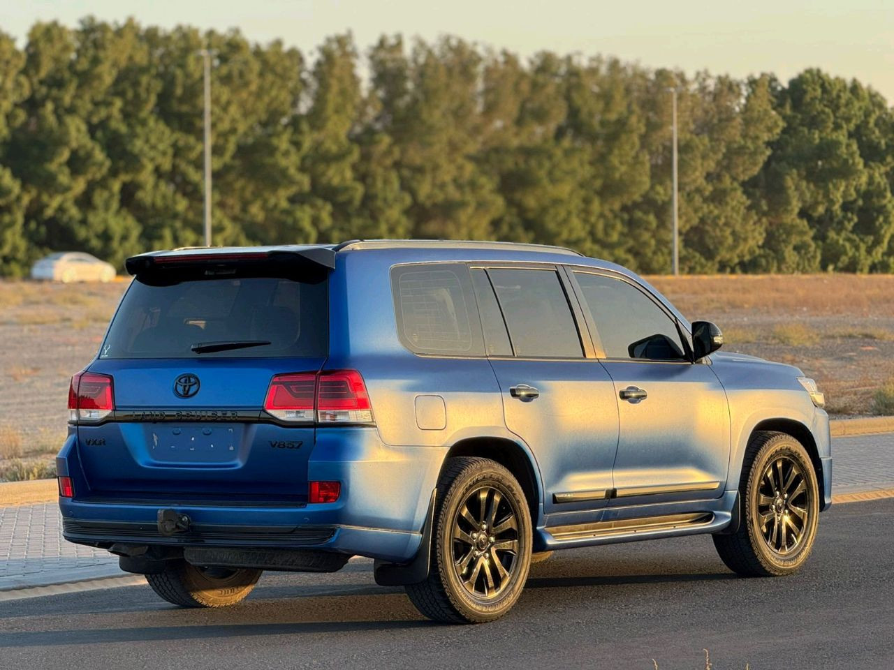 Toyota Land Cruiser - Image 10