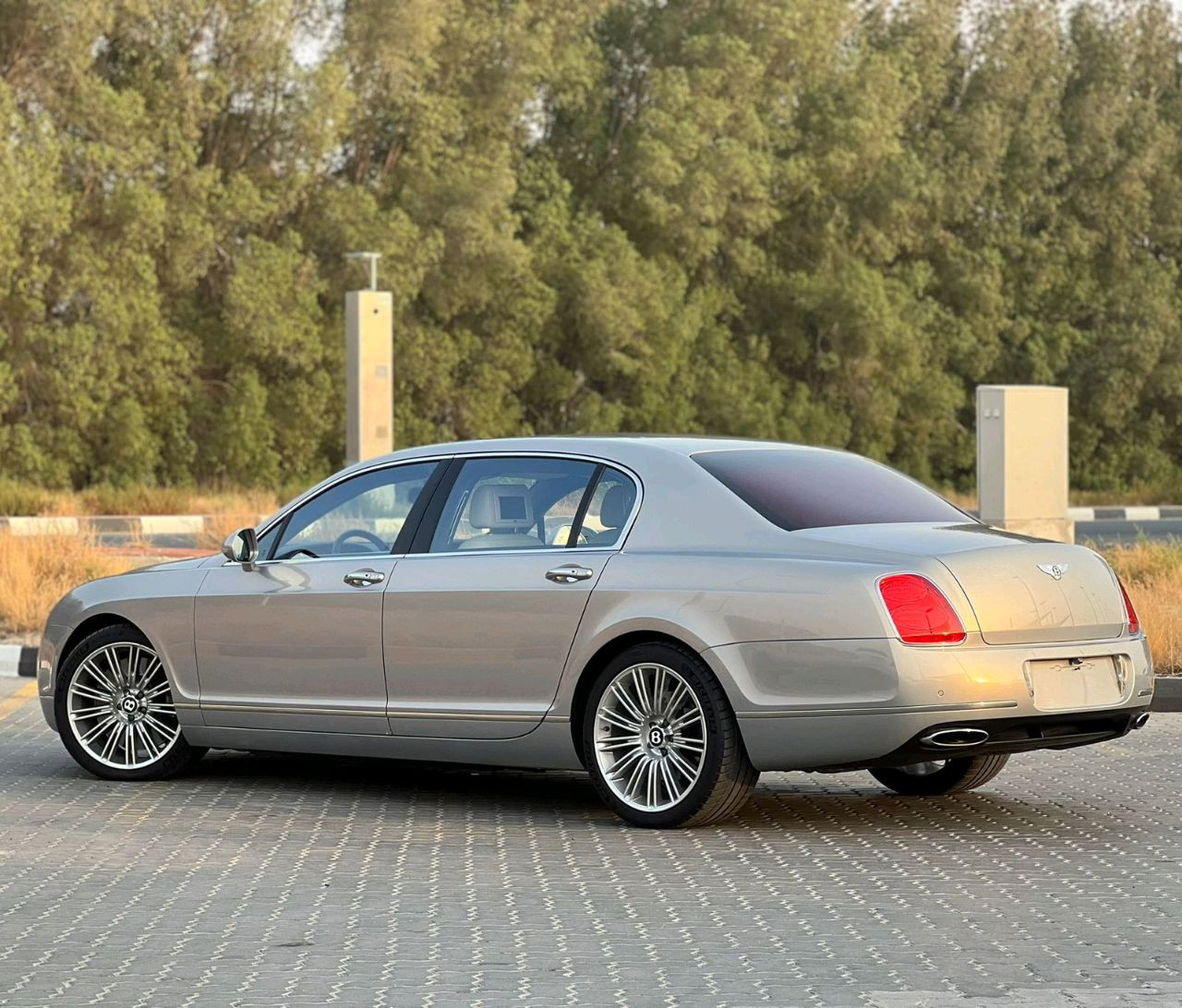 Bentley Continental Flying Spur - Image 12