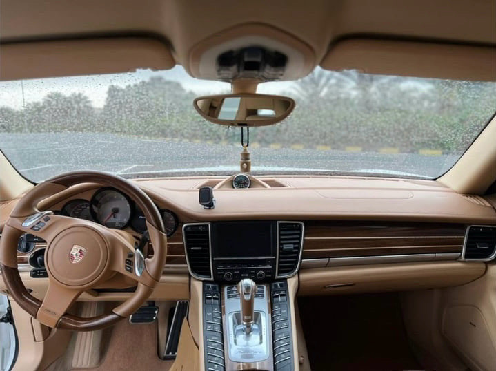 Porsche Panamera - Image 13